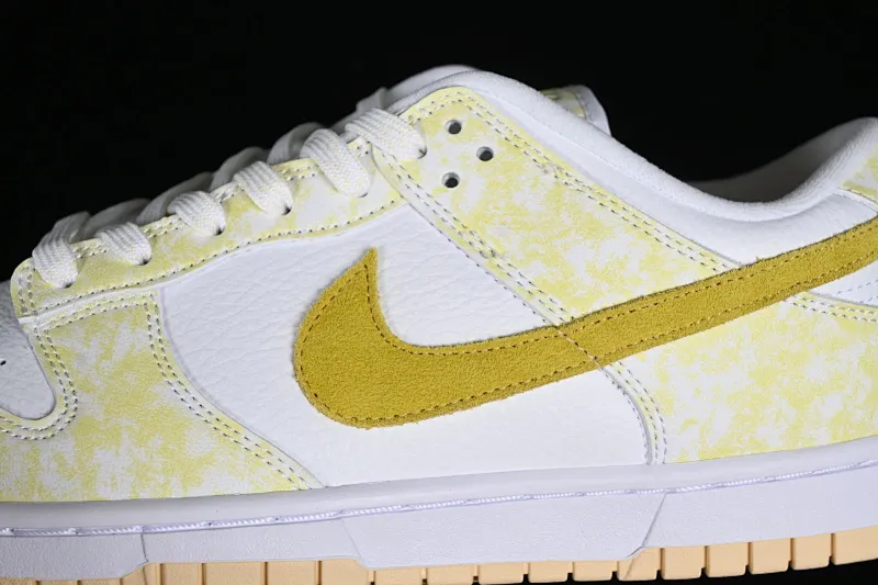 All categories Nk SB Dunk series Nk SB Dunk Low low-top sneakers Nk SB Dunk Low Prm yellow and white color SB smashed backboard fashion casual sneakers DM9467-700